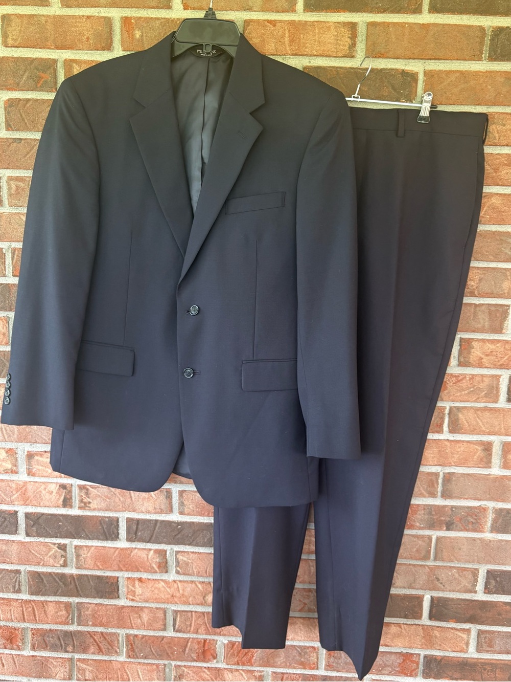 JoS. A. Bank’s Men's Navy Two-Piece Suit Classic collection (small pic on back)